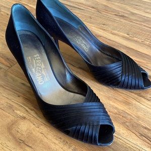 Salvatore Ferragamo satin pumps size 9